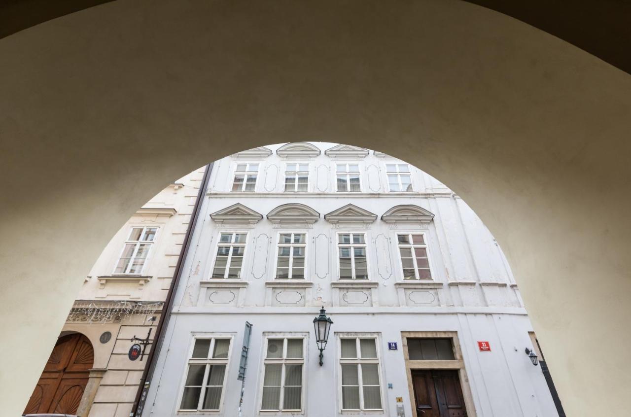 Charles Bridge Royal Apartments - Castle District Прага Екстер'єр фото