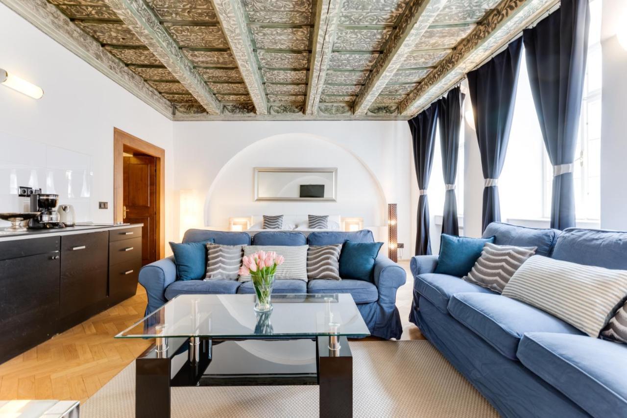 Charles Bridge Royal Apartments - Castle District Прага Екстер'єр фото