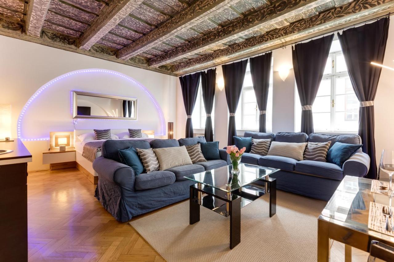 Charles Bridge Royal Apartments - Castle District Прага Екстер'єр фото