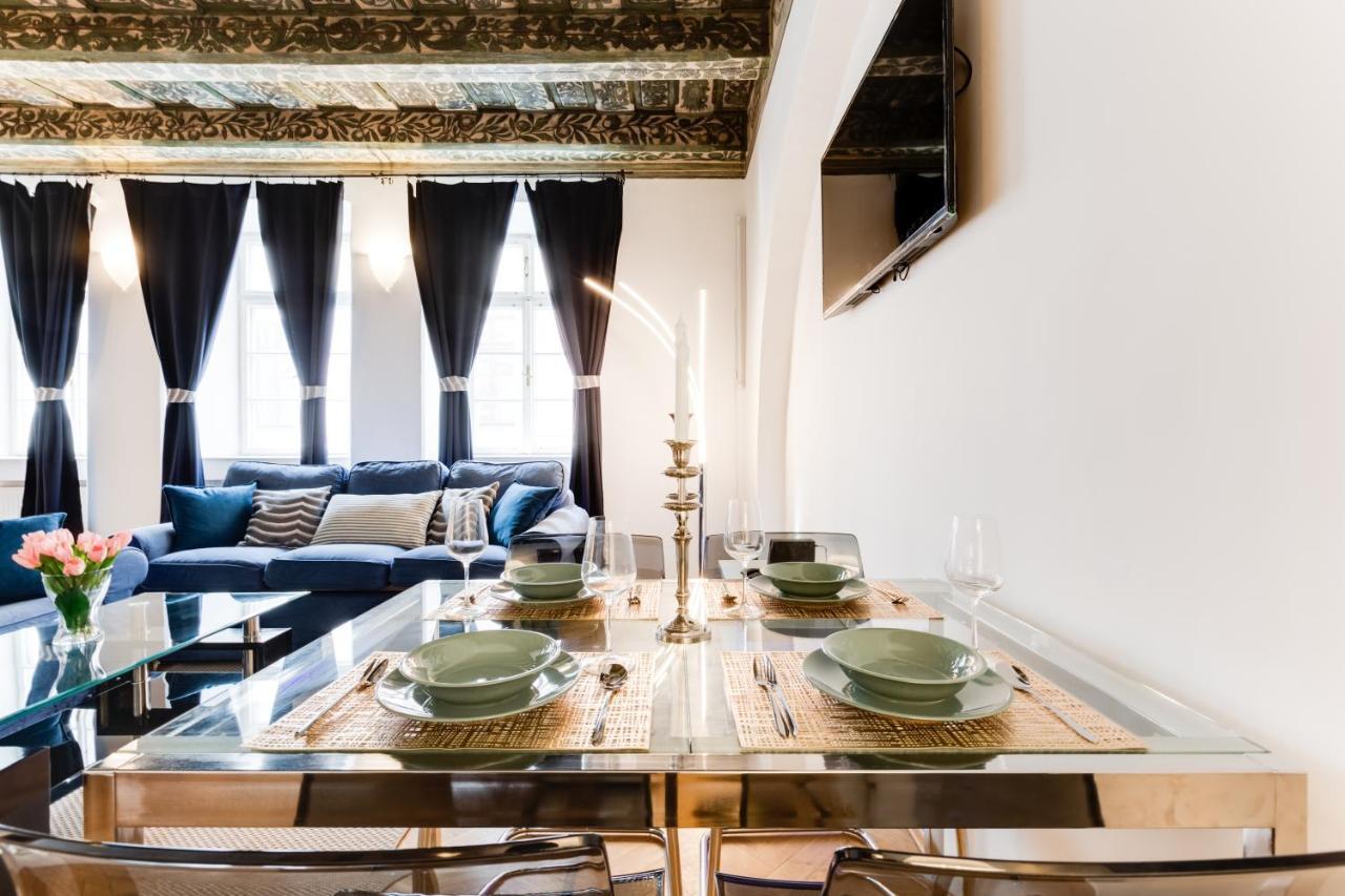 Charles Bridge Royal Apartments - Castle District Прага Екстер'єр фото