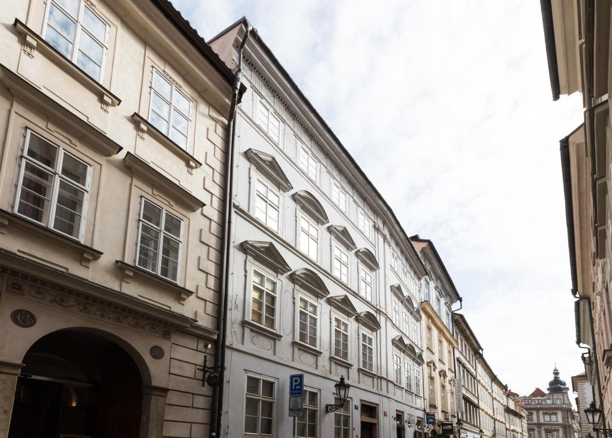 Charles Bridge Royal Apartments - Castle District Прага Екстер'єр фото