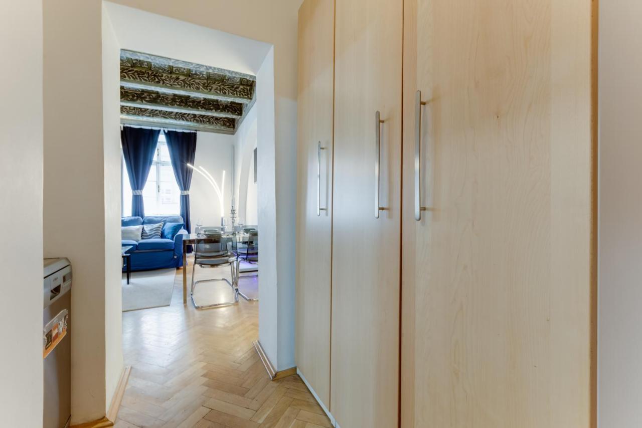 Charles Bridge Royal Apartments - Castle District Прага Екстер'єр фото