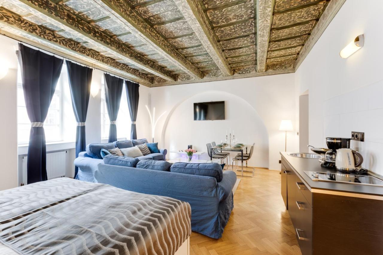 Charles Bridge Royal Apartments - Castle District Прага Екстер'єр фото